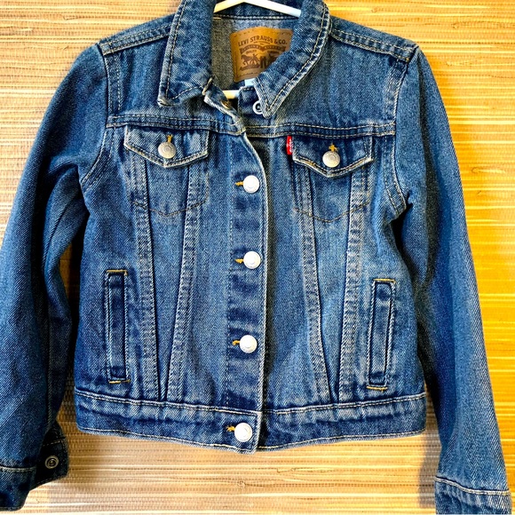 Levi's Other - LEVI’S jean jacket sz 4T Mint condition!